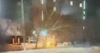 Пенсионер в пьяном угаре сжёг автомобили полицейских в Казахстане (видео)