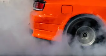 В Актау водителя BMW наказали за дрифт во дворе жилого дома