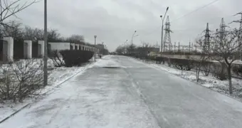 В Актау из-за выпавшего снега на дороги вывели почти сотню рабочих и спецтехнику