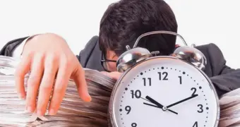 Сверхурочная нагрузка бьёт по рождаемости: Казахстан хочет усилить право на отдых в Конституции