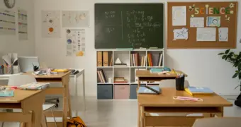 В Актау школьников перевели на дистанционку из-за непогоды