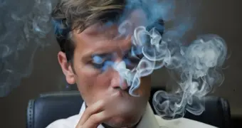 Курить опасно для карьеры: почему соискателей с сигаретой отстраняют ещё до собеседования