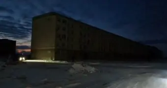 «Берём детей и уходим из дома»: жители одной из многоэтажек в Актау о жизни без света и тепла