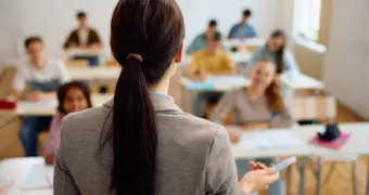 Учительница родила от 12-летнего ученика, которого изнасиловала