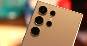 Смартфон Samsung начал разрывать штаны владельцев