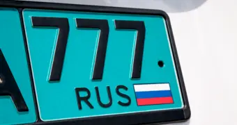 Неожиданная мода на дороге: бирюзовые и зелёные номера могут стать реальностью в России