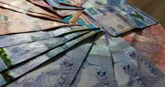 Уборщица едва не осталась без зарплаты и соцотчислений по вине работодателя в Мангистау