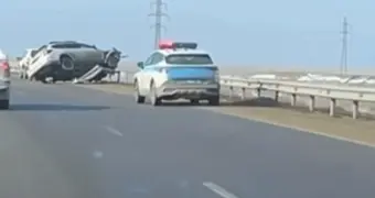 Автомобиль влетел в ограждение на трассе Актау – Жетыбай