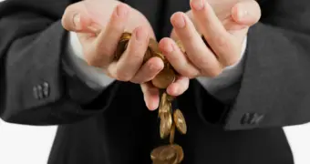 Когда деньги уходят за рубеж: Казахстан проверит все трансграничные потоки банков