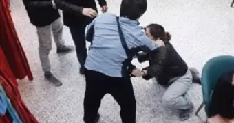 Несмываемое пятно: в Актау девушку избили в кафе из-за пролитого чая