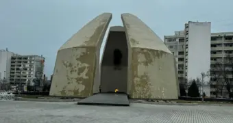 Мемориал «Вечный огонь» в Актау покрылся пятнами: в акимате объяснили причину