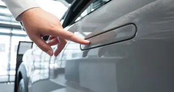 В Китае запретили выпускать автомобили со скрытыми ручками