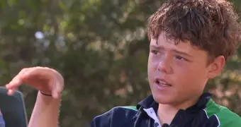 13-летний мальчик четыре часа плыл по морю ради спасения матери, брата и сестры