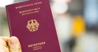 Семья из пяти человек задержана в аэропорту Астаны за двойное гражданство