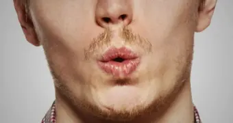 Почему нельзя свистеть в доме: реальная причина, а не суеверие