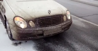 В Жанаозене водитель обрызгал женщину грязью и получил штраф
