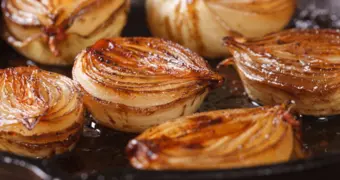 Сырой, жареный или маринованный: какой лук действительно полезнее и почему