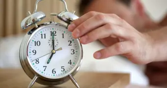 Пробуждение за пять минут до будильника оказалось тревожным симптомом