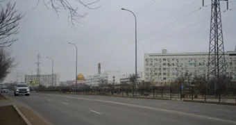 «Пешеходам закрыли дорогу»: демонтировать ограждение просят жители Актау