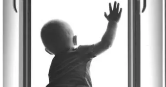 В Жамбылской области мать выбросила двоих детей из окна пятого этажа