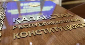 Одно слово заменят в статье Конституции о русском языке в Казахстане