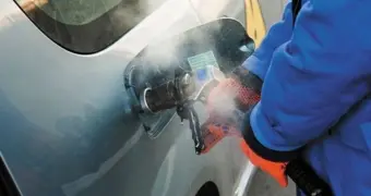 На западе Казахстана автогаз подорожал до 110 тенге: водители требуют объяснений