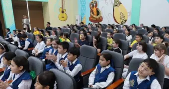 Как полиция Алматы учит школьников ПДД