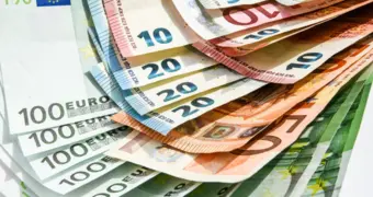 Мужчина случайно выбросил 20 золотых слитков на помойку на сотни тысяч евро