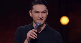 Казахстанского комика Нурлана Сабурова проверяют на причастность к преступлениям в Украине