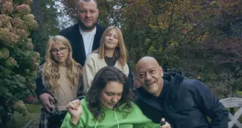 Федор Бондарчук опубликовал редкое семейное фото с дочерью в инвалидном кресле