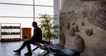 «Живая волна» украсила аэропорт Актау