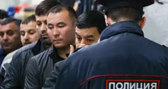 Перевезти семью в Россию для мигрантов станет невозможно