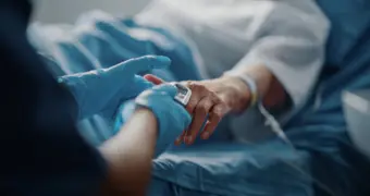 Жительница Актау получила ожог толстой кишки после «лечения» народным средством