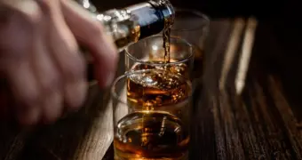 Врач предупредил об «усыхании» мозга из-за алкоголя