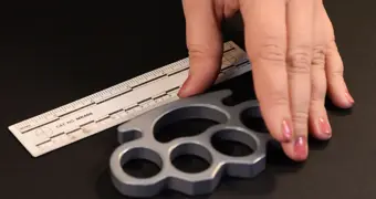 В аэропорту Актау у жительницы Атырау изъяли кастет