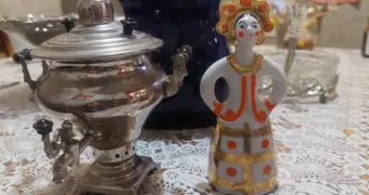 В Актау открылся «Бабушкин буфет»: винтажная посуда с историей в дар