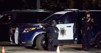 Мужчина ворвался в квартиру женщины с топором и сделал ей массаж ног