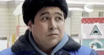 Дворник получил премию имени Тиграна Кеосаяна за спасение ребенка в Петербурге