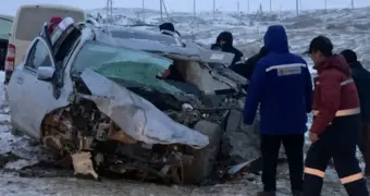 Лобовое столкновение с «КамАЗом» в Жанаозене: что известно о состоянии водителя