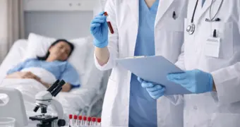 Боли в пояснице стали тревожным сигналом: в Актау у пациента выявили опасную болезнь и отправили на трансплантацию