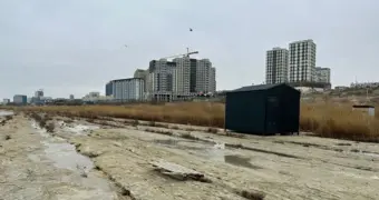 Появление таинственной будки у моря вызвало вопросы у жителей Актау