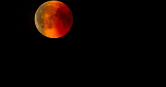 Когда над Землёй взойдёт «кровавая Луна»: полное лунное затмение 3 марта 2026 года