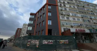 Долгострой в центре Актау тревожит жителей города