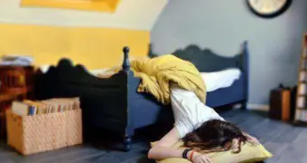 Студентка упала с кровати и разбогатела на 7,4 миллиона рублей