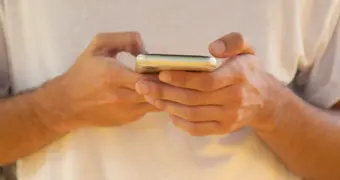 Отдал телефон – получил долги: в Актау осудили мошенника