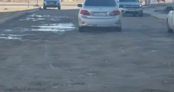 Жители 34 микрорайона Актау три года не могут добиться ремонта дороги