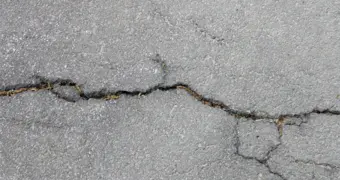 В Шымкенте из-за старой канализации обрушилась дорога (видео)