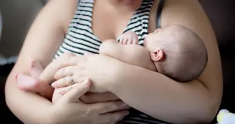 Казахстанкам разъяснили условия прекращения выплат по уходу за ребенком
