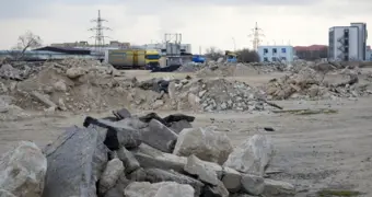 Участок посреди Актау превратили в свалку