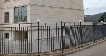 Пешеходный путь закрыт: жители Актау ходят прямо по проезжей части